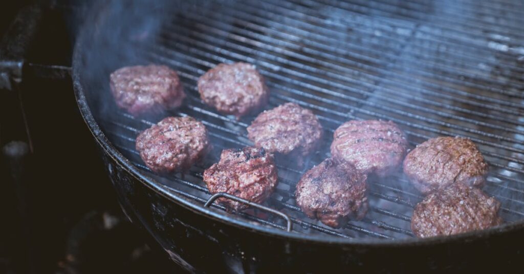 Les barbecues à charbon qui font la différence cet été